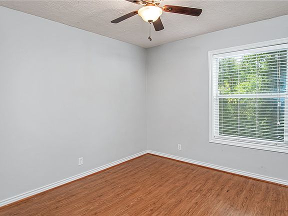 5th image of 503 Foch St APT 3