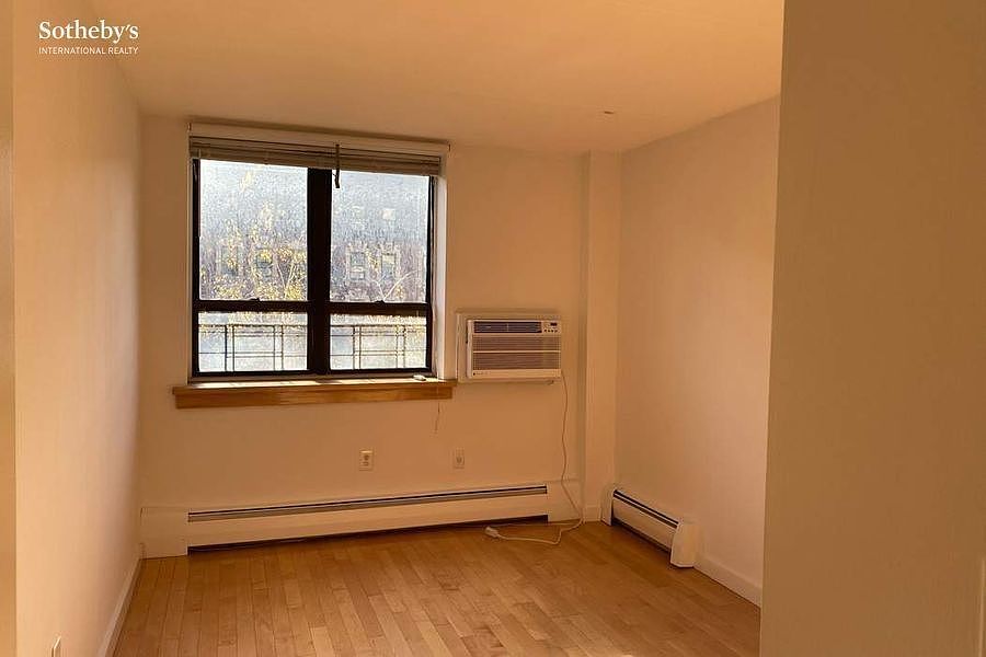 1st image of 220 Manhattan Ave APT 4S
