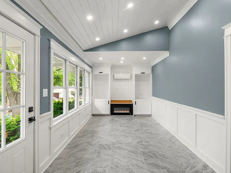 1010 W Elm St — Photo 11