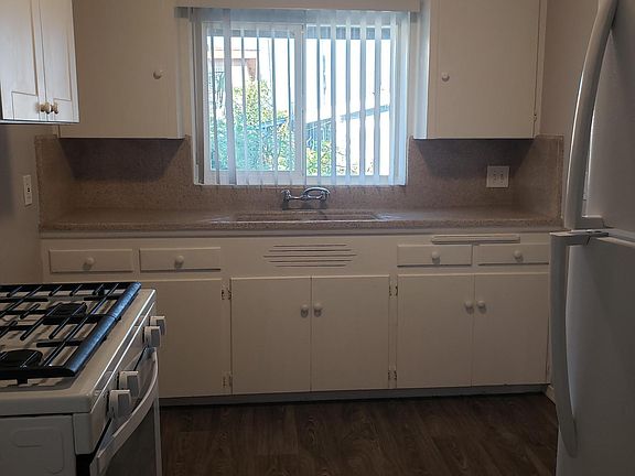 4th image of 4584 Acacia Ave