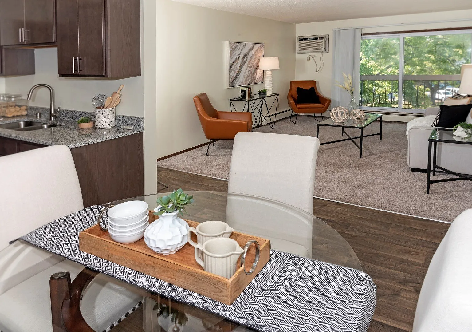 Burnsville Parkway Apartments — Photo 4