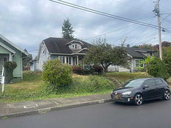 3rd image of 832 Fowler St