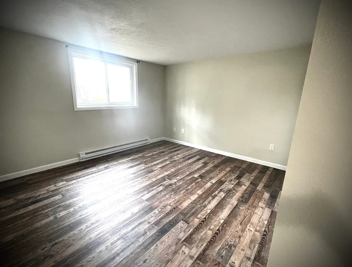 S 14th St, Herrin — Photo 2