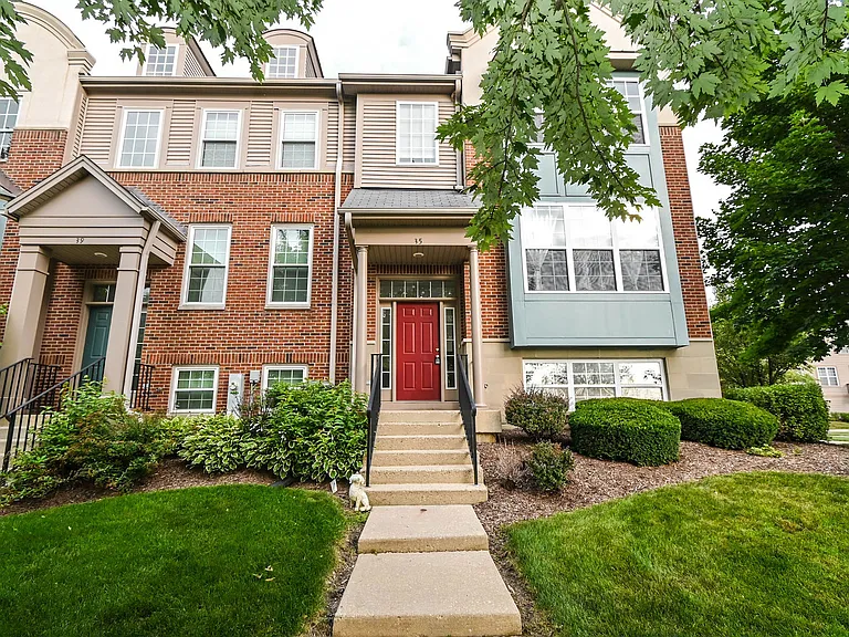 35 Thomas Ct — Photo 3