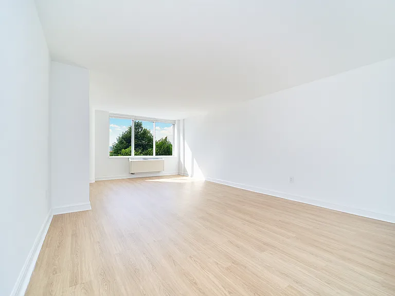 160 Riverside Blvd #3H — Photo 3