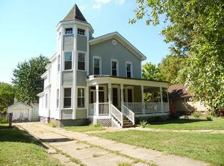 1105 S 4th St, Pekin, IL