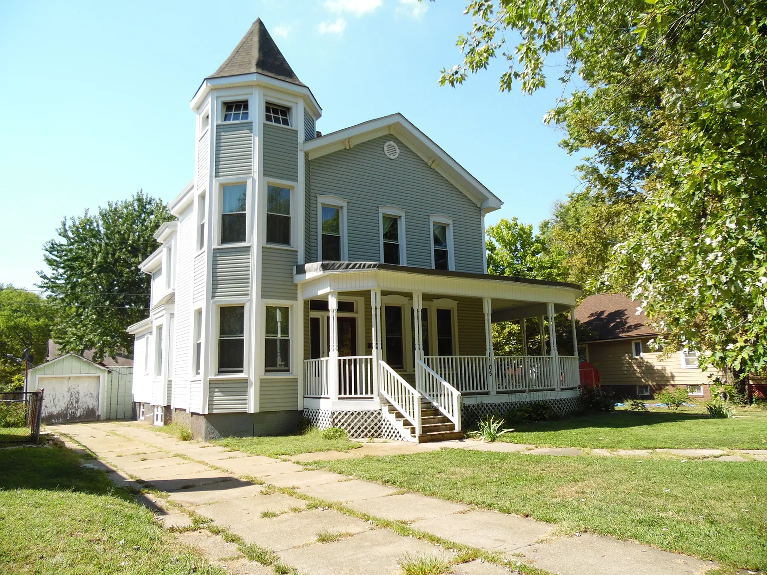 1105 S 4th St photo 1
