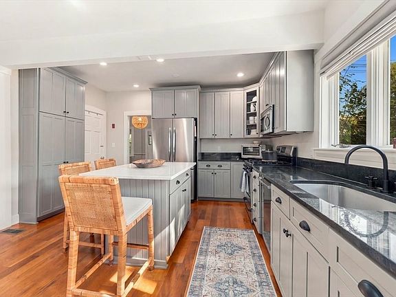 5th image of 137 Fort Hill St