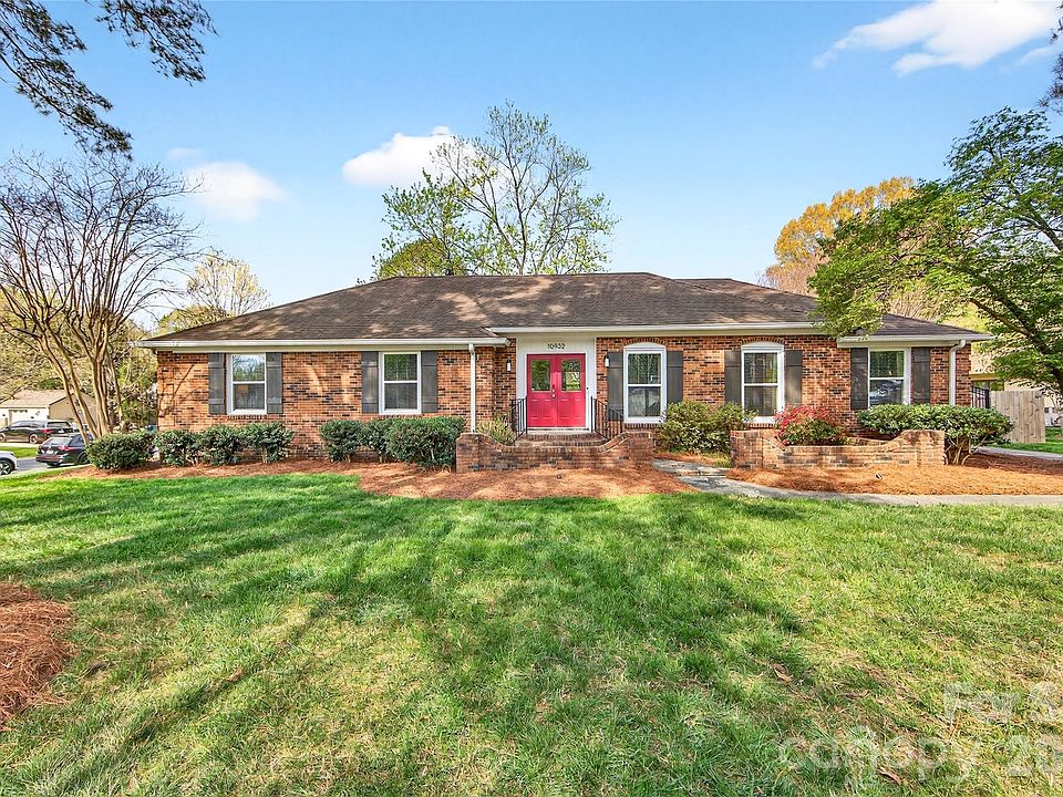 1st image of 10932 Blue Heron Dr