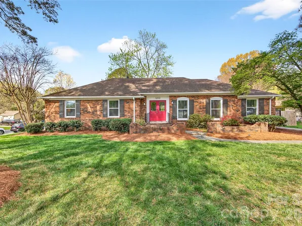 10932 Blue Heron Dr, Charlotte, NC 28226