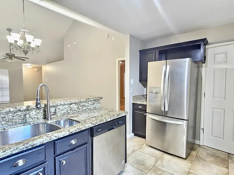 500 Lake Forest Dr — Photo 10