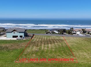 200 Shoreline Dr, Smith River, CA 95567