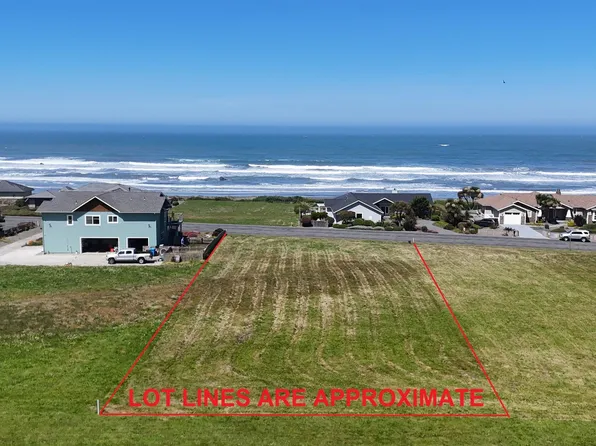 200 Shoreline Dr, Smith River, CA 95567