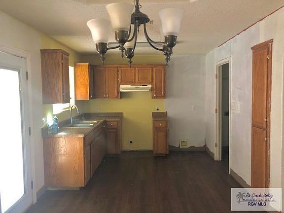 4th image of 2069 Carranza St