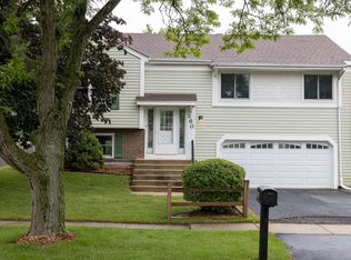 260 Hill Ave, Bartlett, IL 60103