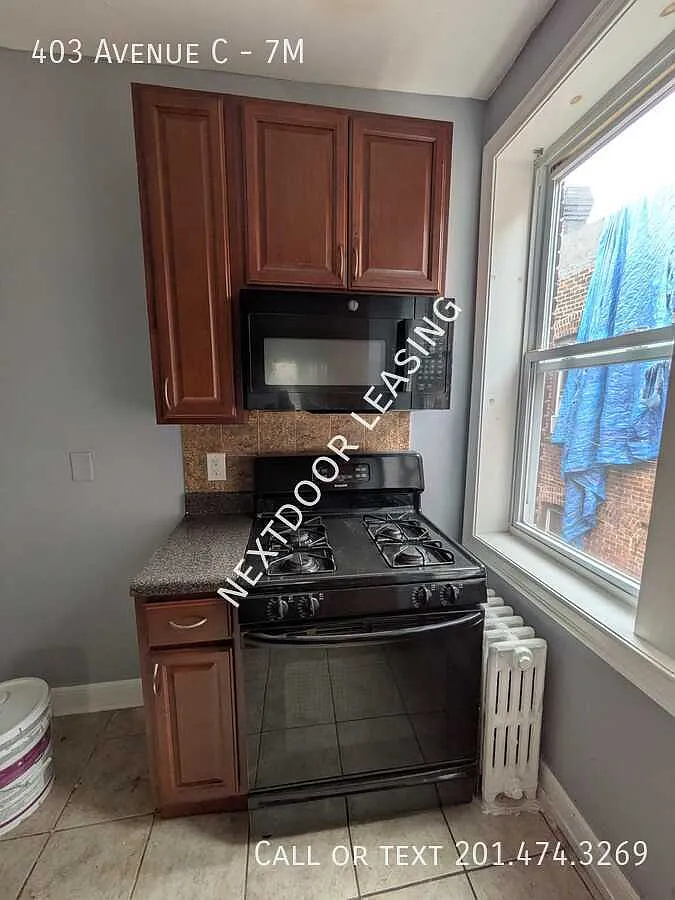 403 Avenue C — Photo 2
