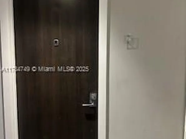 20379 W Country Club Dr APT 736, Aventura, FL 33180