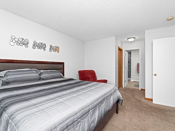 5th image of 2121 Bridgewater Dr