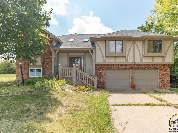 3759 SW Summerfield Dr, Topeka, KS 66610