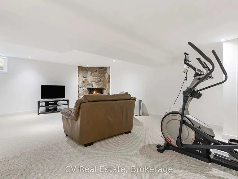 156 Chamonix Cres — Photo 40