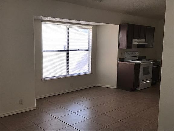 4th image of 4003 Colonial Sun Dr