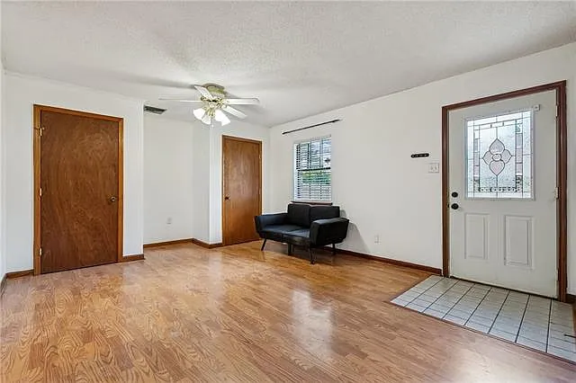 2 bed, 1.0 bath, 775 sqft, $1,600 — Photo 2