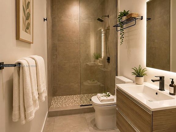 4th image of 229 SW 9th St #604