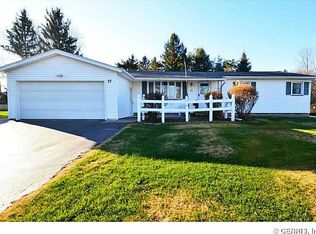 17 Donna Marie Cir, Rochester, NY 14606