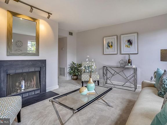 3rd image of 2111 N Scott St APT 61