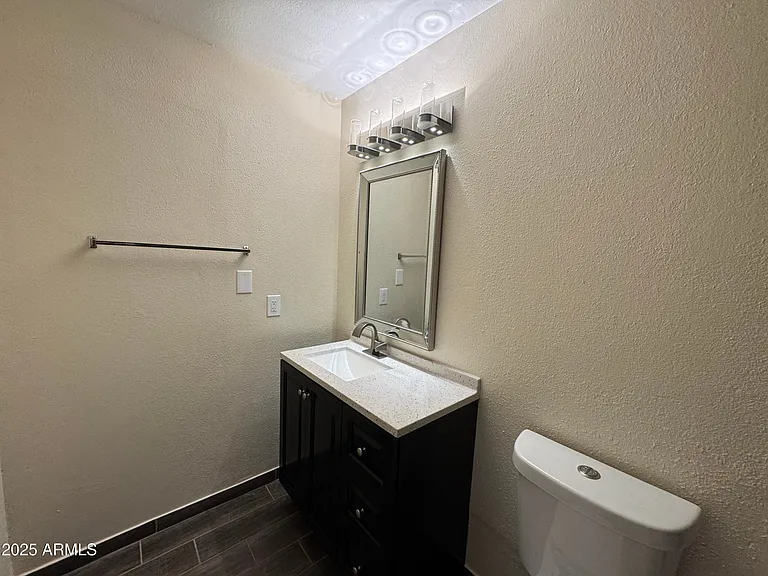 5502 W Frier Dr — Photo 23