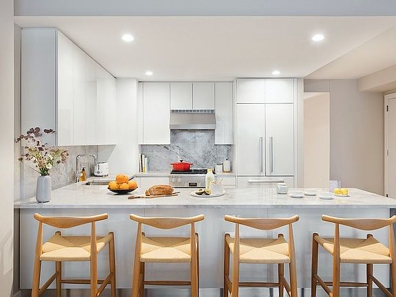 5th image of 152 E 87th St #7F