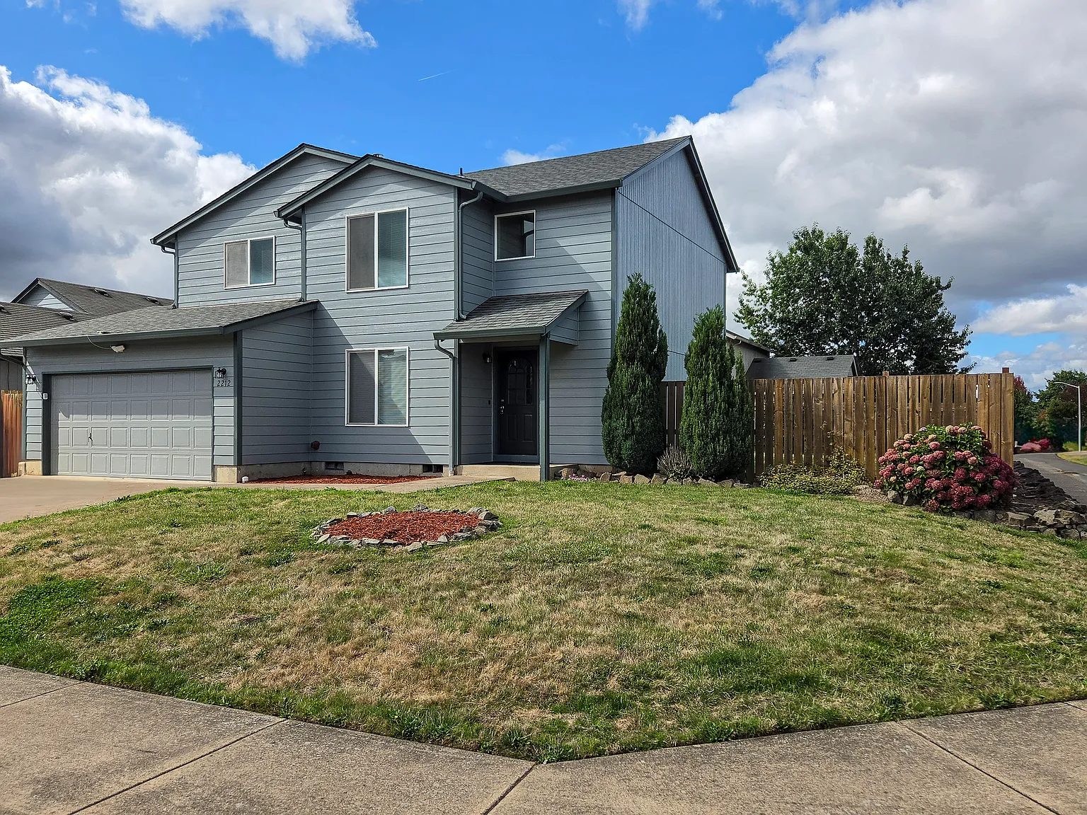 4 bed, 2.5 bath, 1581 sqft, $2,500 — Photo 1