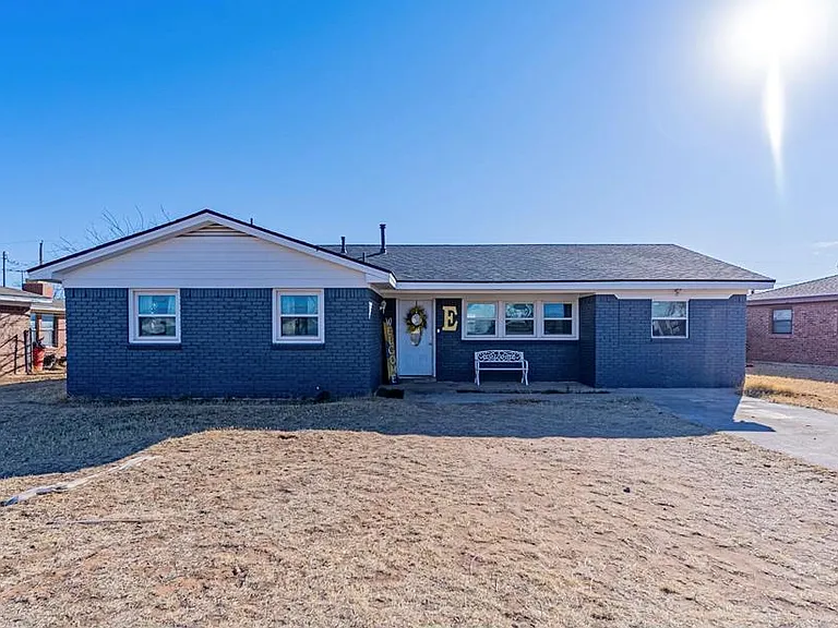 4305 Parkdale Dr — Photo 1