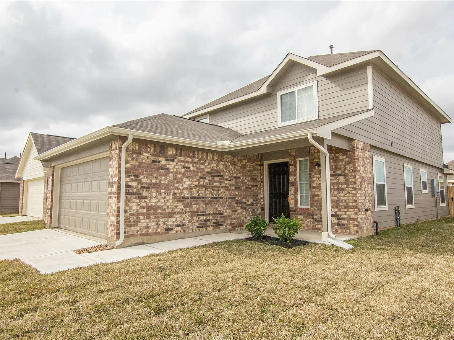 4 bed, 2.5 bath, 2039 sqft, $2,315 — Photo 2