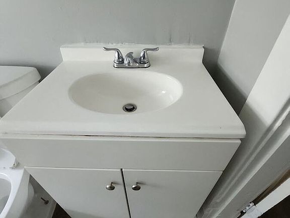5th image of 137 W 66th St APT 5