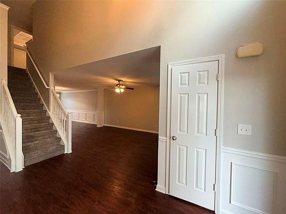 3rd image of 609 Vaughan Dr