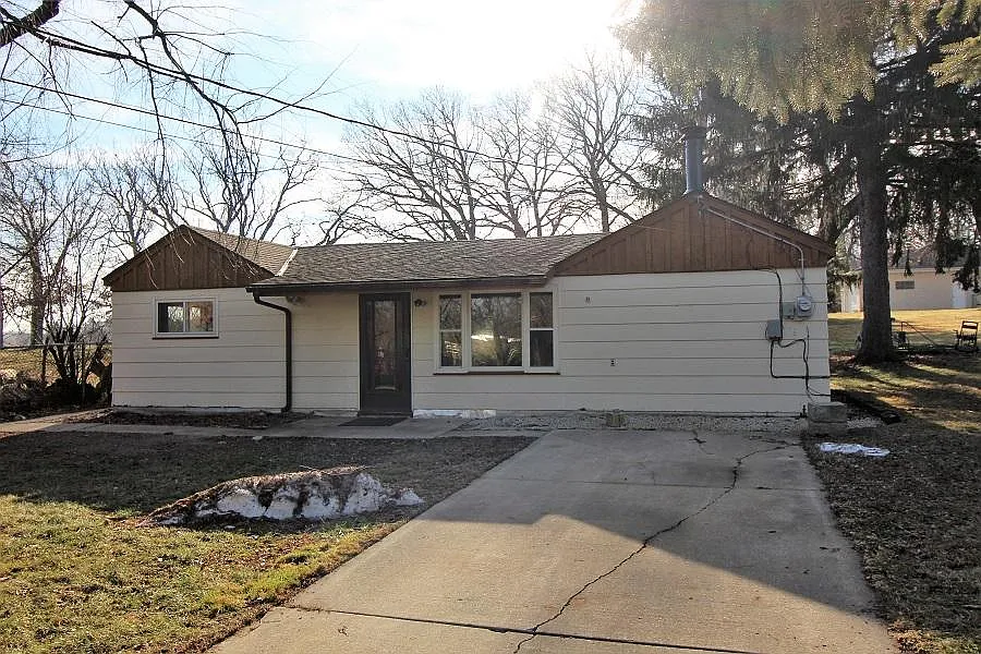 3915 93rd St photo 1