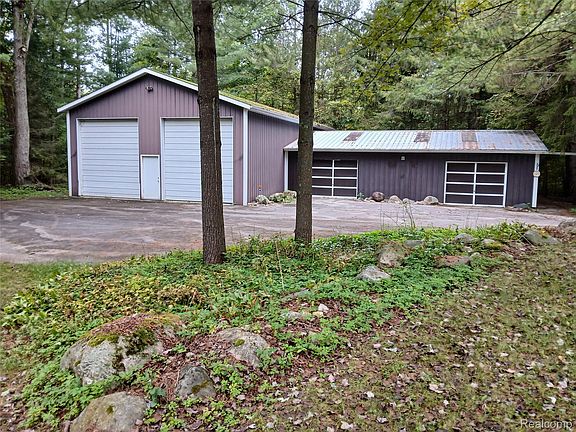 4th image of 2160 W Sanilac Rd
