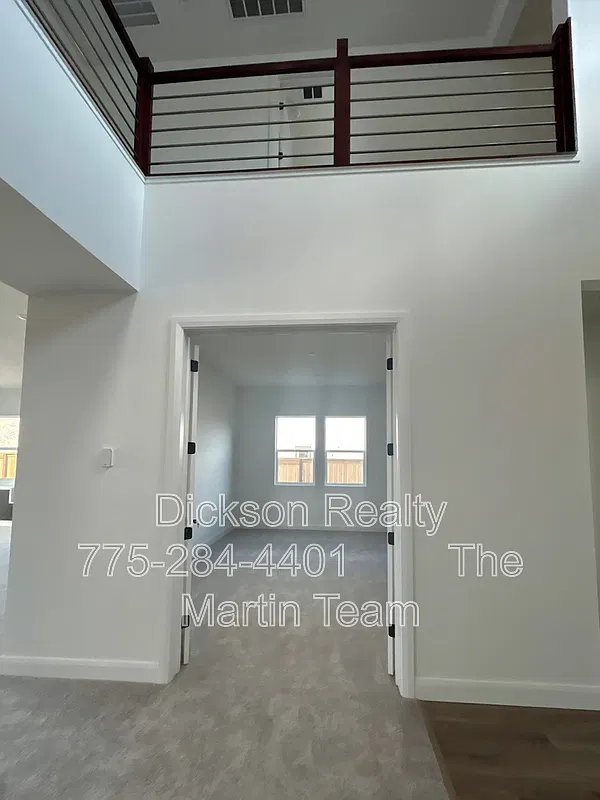 5 bed, 4.5 bath, 4263 sqft, $4,200 — Photo 4
