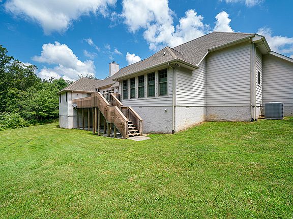 4th image of 33 Dunwich Ct