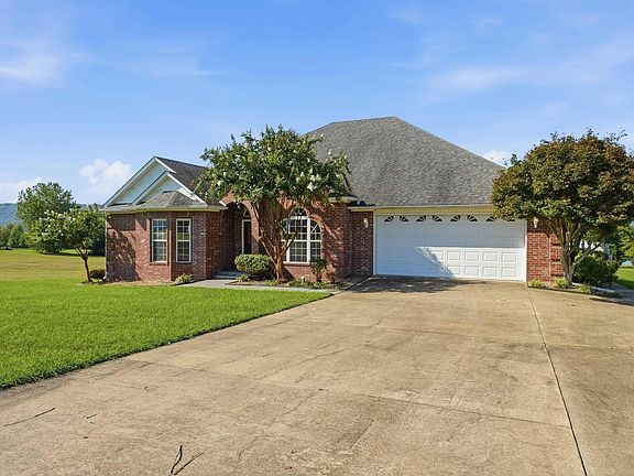 3rd image of 90 Emerald Ln