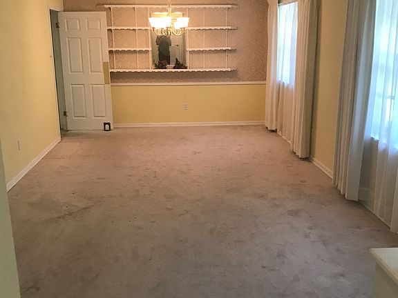 5th image of 2125 Robinwood Dr