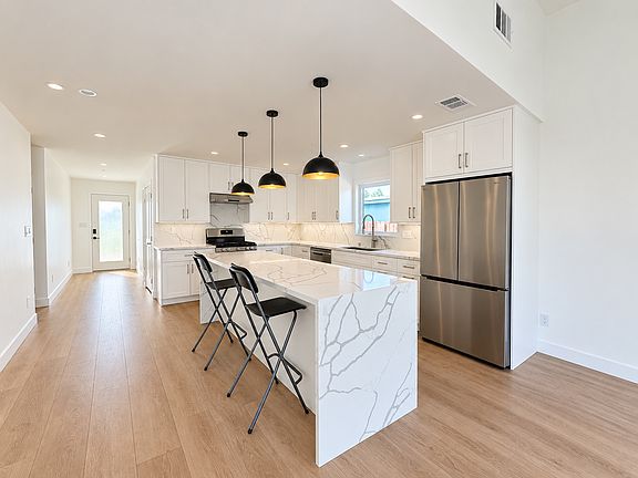 5th image of 11913 Weir St