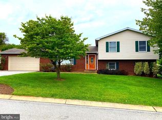 1261 Leafydale Dr, York, PA 17403