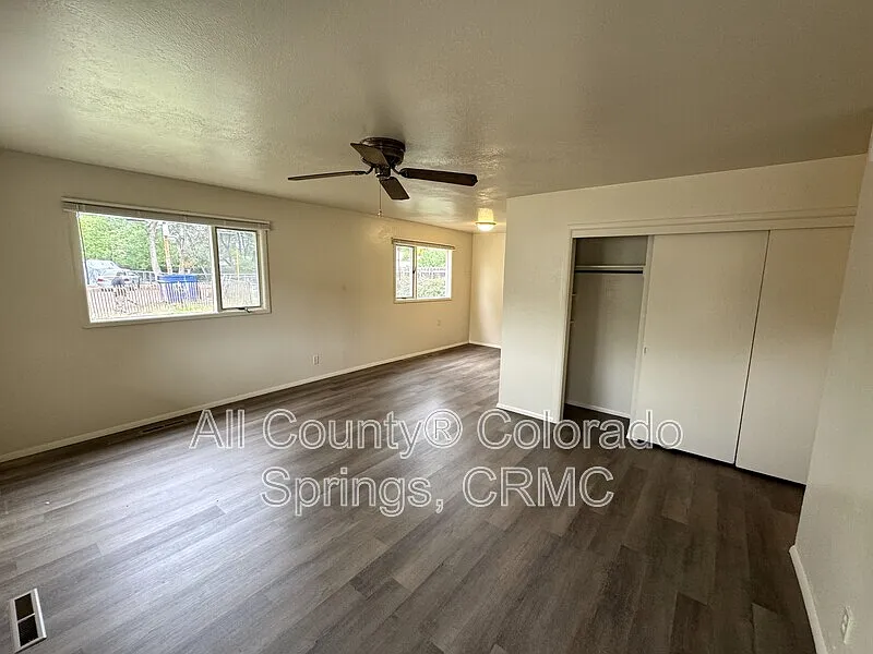 3 bed, 1.0 bath, 1054 sqft, $1,550 — Photo 3