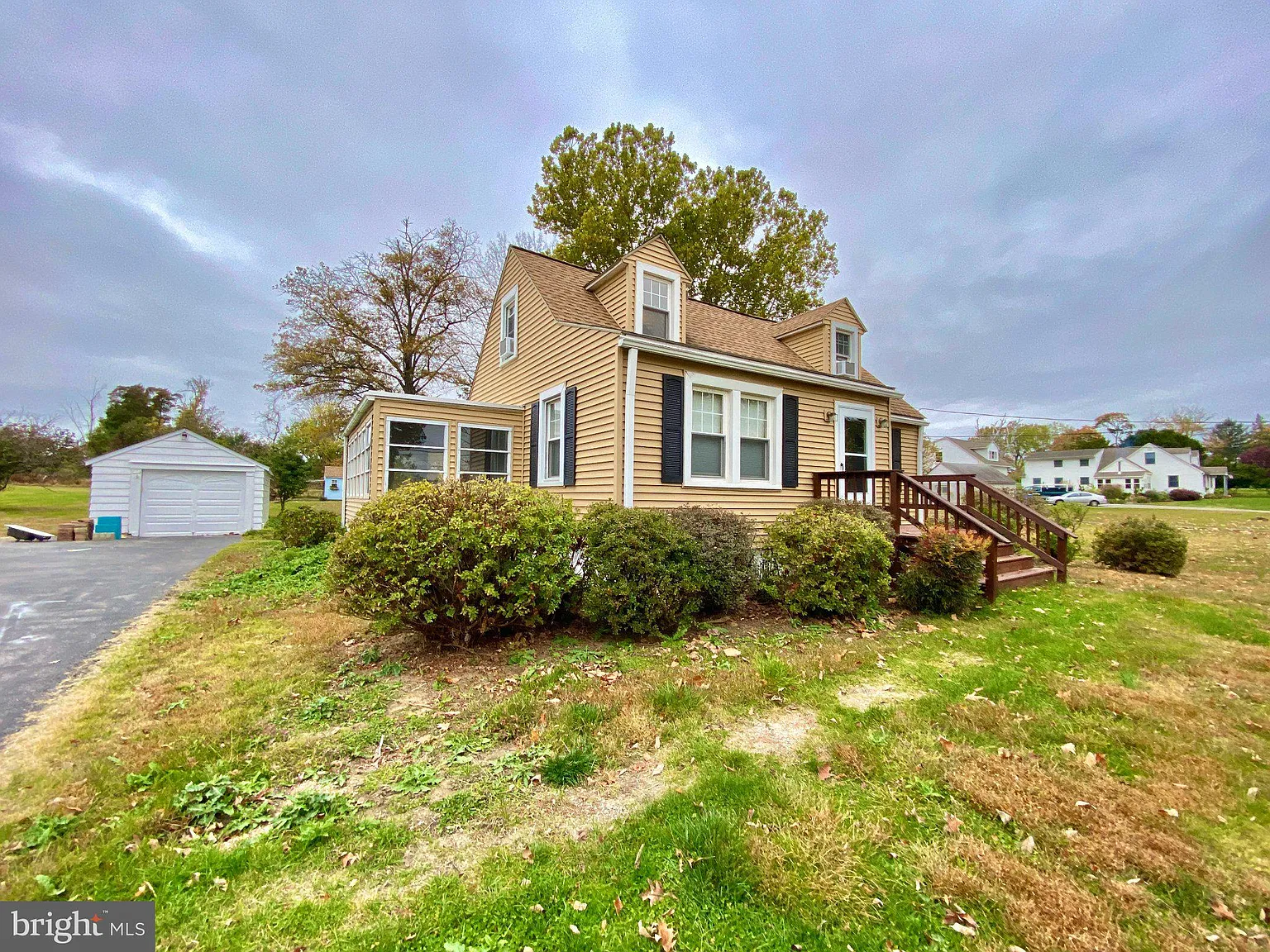 3 bed, 1.0 bath, 1700 sqft, $3,200 — Photo 2