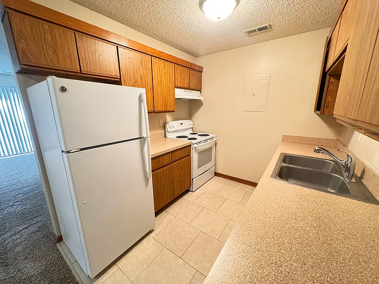 5120 Emerald Dr #17 — Photo 1