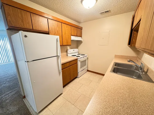5120 Emerald Dr, Lincoln, NE