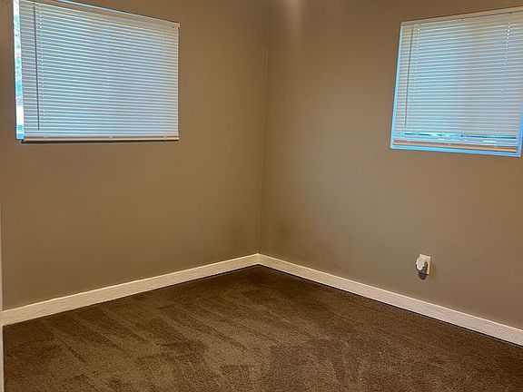 3rd image of 3938 N Sheridan Ave