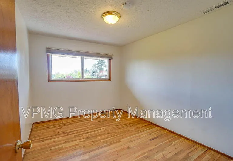 705 NE 94th Ave — Photo 20